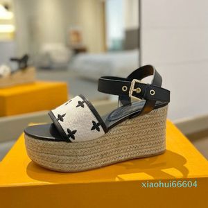 2024 F Платформа Сандалии Luxury Designer Comfort Sandals 10 см с коробкой