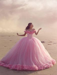 2018 Baby Pink Ball Gown Quinceanera klänningar från axelkorsetten som säljer söta 16 promklänningar med ruffles festklänning8509156