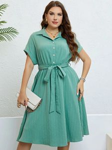 Plus Size Kleider Turndown Collar Button Gürtel Frau Midi übergroß