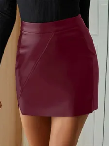 スカートPUレザーショートセクシーなスカートの女性分割不規則な赤い黒いスリムハイウエストメスビンテージハラジュクストリートウェアソリッド