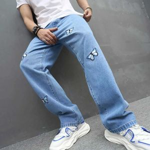 Jeans masculinos soltos jeans retos homens de boa qualidade de qualidade bordada de borboleta moto calças jeans machos para calças de mensagens y240507