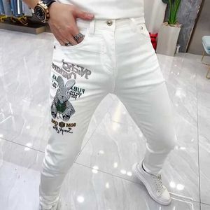 Jeans 2023 Summer Fashion Luxury Korean Cotton White Solid Color Slim Fit Mens Jeans Set with Rabbit Design Kpop Tight Mens Jeans J240507