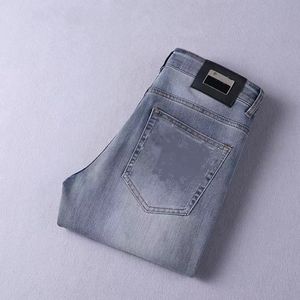 Роскошные дизайнерские джинсы Классические светло -голубые полосатые стройные буквы с цветочной светильниками роскошные повседневные брюки