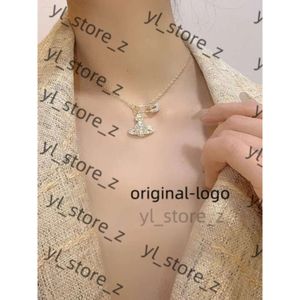 Designer Viviane Westwood Jewelry Empress Dowager Nanas Matching Pin Collana della catena Saturno Collana personalizzata Minimalista e Design alla moda Catena 9803 9803