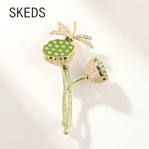 SCACCHE SKEDS FASHI Creative Lotus Dragonfly Crystal Enamel Pin per spilla per Women Vintage Classic Badges Corso di abbigliamento gioielli