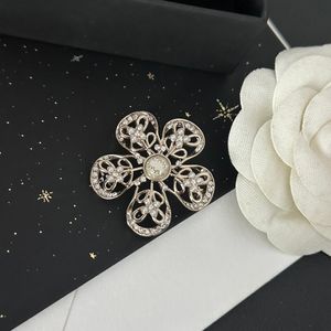 Boutique 925 Silver Plated Brooch Brand Designer New Petal Shaped Fashionable Brooch High-Quality Small Diamond Inlay Charming Girl Brooch Box Birthday Party