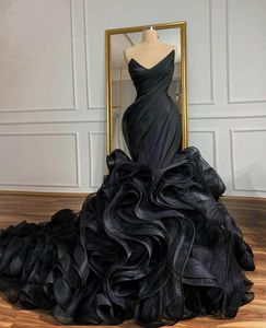 2024 Black Gothic Mermaid Wedding Dresses Bridal Gown Sweetheart Organza Ruffles Tiered Beach Sweep Train Custom Made Vestidos de novia Plus Size