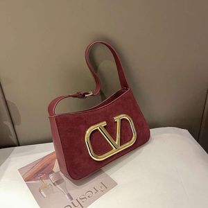 och utsökt snygg väska 2024 Autumn/Winter New Underarm Sand Leather Women's Handheld Liten Bag 80% Factory Partihandel