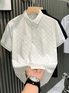 Herrpolos 2024 Economy Luxury Fashion Jacquard Casual Polo Shirt Summer Bekväm och andningsbar Young Slim Fit Collar Kort ärm Q240508