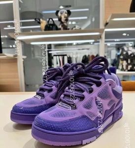 Lyxdesigner män skridskor sneaker stor logotypblomma mönster kornat samtal läder övre gummisul mode show nya kvinnor sportskor mode män casual skor US5-13