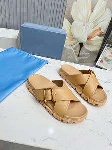 Designer Slifors Piattaforma Slides Sandali all'uncinetto Summer Slifori piatti in pelle piatta cursori per donne Scarpe casual 0504