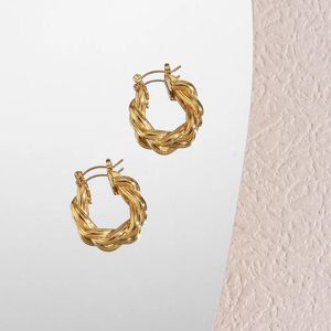 Hoop -Ohrringe 2024 Modernes Frauen -Twist -Seil -Design Edelstahl 18K Gold plattiert für minimalistische Ohrringe