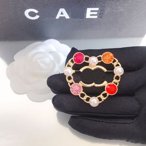 Luxury 18k Gold-Plated Brooch Brand Designer New Heart-Shaped High-Quality Diamond Jewelry Brooch High-Quality Romantic Love Boutique Gift Clothing Brooch Box