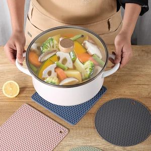 Masa Paspasları 2/4 PCS Çok Fonksiyonlu Yuvarlak Yuvarlak Isıya Dayanıklı Silikon Mat Bonga Yetkili Slip Pot Tutucu Placemat Mutfak Aksesuarları