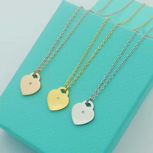 Pendant Necklaces New T-Family Love Necklace with Diamonds Fashionable and Personalized Sweater Heart Q240507