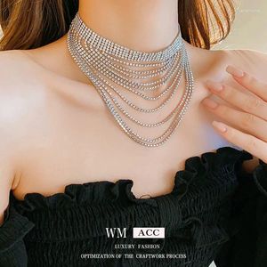 チョーカーファッショナブルなダイヤモンドが散りばめられたタッセルマルチレイヤーネックレスは、女性向けの豪華な鎖骨チェーンと豪華な鎖骨チェーン