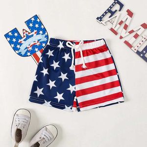 Kläderuppsättningar 4 juli Toddler Swim Trunks Boys Stripe Stars Tryck Elastiska midja Simmshorts Little Boys Bathing Swimsuit Swimewear H240508