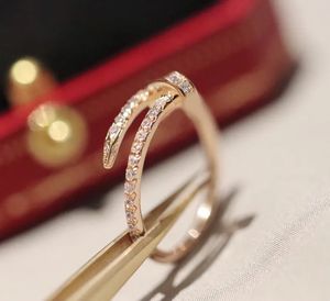 2024 vゴールド品質チャームパンクバンド薄いネイルリング2色のダイヤモンドと女性用エンゲージメントジュエリーギフトはボックススタンプPS4951 Q3を持っています
