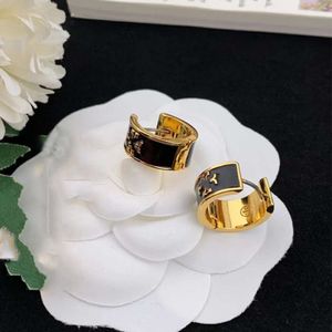 Frauen Emaille Huggie Ohrringe 18K Gold bedeckte Messingohrclips