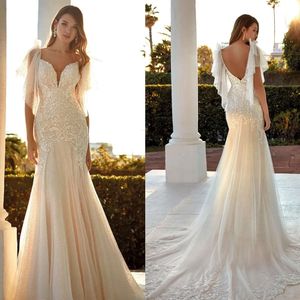 Vestidos candidatos exclusivos casamento fino de pescoço em V Mermaid Baldric Backless Tulle Court vestido com zíper decorativo de fronteira personalizada feita de plus size de vestidos de novia