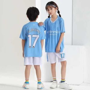 Jerseys New Boys and Girls DE BRUYNE Fan Edition Rugby Football Shirt Mens and Childrens Runaway Game Football Shirt Set Short Sleeve Unifo H240508