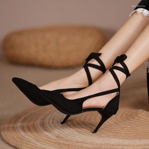Scarpe vestite 2024 Gladiatore sandali da donna in croce su tacchi alti puntati Black sexy sexy