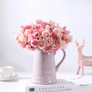 Flores decorativas Flor de seda de buquê de rosa pequena para decoração de mesa em casa Decoração de festa de verão de primavera falsa
