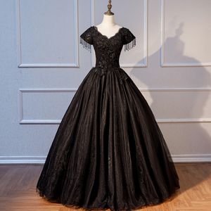 Czarne gotyckie suknie ślubne z krótkim rękawem A-Line Lace-Up-Up-Up Back Kaliwowe Koronkowe aplikacje Organza V Nakień Non White Bridal Suknie z CO 245V