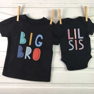 T-Shirts neuer großer Bruder Schwester Geschwister Kleidung Cotton Family Matching Bruder Schwestern Kleidung Schwarzes Kinderhemd Baby Body Bodysuit Geburtstagsgeschenk T240509