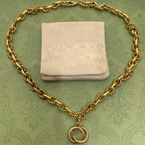 2024 Neue Luxus klassische goldene Halsketten Mode Schmuck Halsketten Anhänger Hochzeit Anhänger Halsketten hohe Qualität mit Kasten