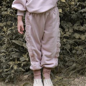 Pantaloni per bambini primaverili per bambini abiti per bambini abbigliamento per i pantaloni della tuta con bordo fiore versatili pantaloni causali 2024 Simple sciolta 240508