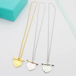 2024 Designer de jóias domésticas Classic Women's Thin Chain One Arrow através da pulseira de pingente de pingente do coração Presente de lembrança de férias com embrulho de presente