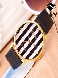 2015 Neues Genfer Gold vertikaler Streifen Frauen Kleid Uhren Luxus Leder Analog Quarzhandschuhe Casual Ladies Uhren Großhändler 3283007