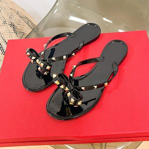 Rivet Bow Flat Sandals Frauen Designer Flip Flops Sommer Beach Casual PVC Jelly Schuhe 35-41