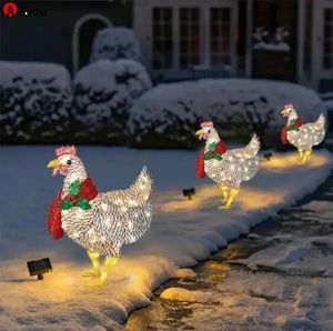 Lightup Chicken mit Schal Urlaub Dekoration LED Weihnachten Außendekorationen Metall Ornamente Leichte Weihnachts -Hof -Dekorationen für G9200747