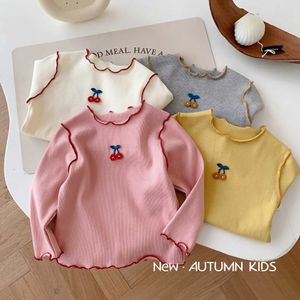 T-shirty Baby Girls T-shirt Kids Cherry Top Tees 2024 Spring and Autumn 1-4 Dziecięcy bawełniany odzież Koreańska Stylel2405