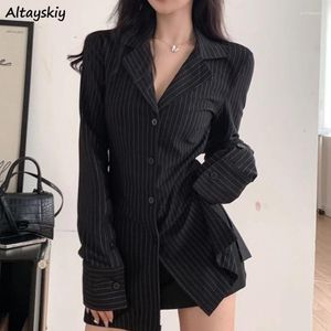 Bluzki damskie czarne koszule w paski kobiety szczupły w dekolcie z długim rękawem solidne pojedyncze bodycon seksowne dziewczęta koreańskie biuro w stylu
