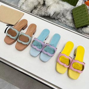 Sandaler Slipper Slipper Slide Women's Slåsande utskuren Sandaler Skor Lady Flip Flops 5 cm Slip On Beach Slide Flat Casual Walking OofR Slides 5.8 01