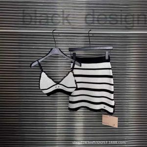 Designer di abiti da due pezzi MM24 Summer New Sexy Spicy Girl Girl Contrast Stripe Sling a Stripe+Socchia A-Line Set alla moda 3IWJ Essenziale