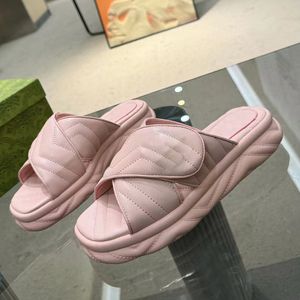 Yaz Yeni Gelme Kadınlar Çapraz Bağlı Flip Flops Pist Marka Tasarımcısı Kalın Sole Dış Yürüme Yüksekliği Düz Yazı Plaj Terlikleri ile Düz Artış