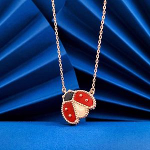 Klassisk rosguld röd agat lycka våren ladybug sier halsband kvinnor mode varumärke högkvalitativ klöver söt smycken gåva