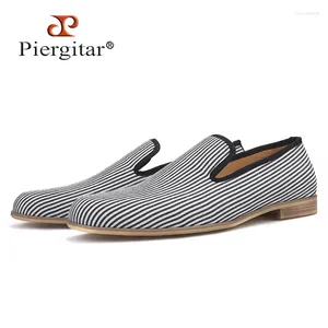 Scarpe casual Piergitar 2024 mocassini da uomo in stile britannico maschile in tela a strisce bianche e nere fumare pannelli da maschio plus size