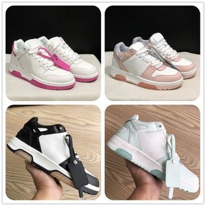 Designer kausalskor män kvinnor kalv läder promenad svart marinblå grå grå rosa beige lyxplatta-forme sneakers tränare preppy stil