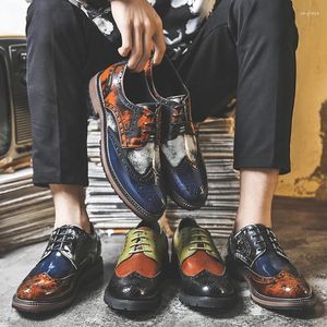 Sapatos casuais 2024 Mens de couro Oxford Brogue clássico jovem estilo britânico de alta qualidade Handmade Men Shoe A230