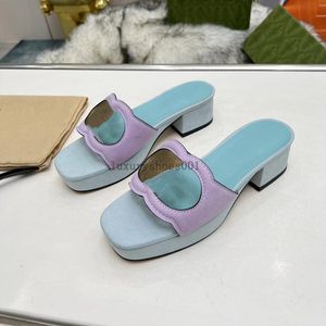 Sandaler Slipper Slipper Slide Women's Slåsande utskuren Sandaler Skor Lady Flip Flops 5 cm Slip On Beach Slide Flat Casual Walking OofR Slides 5.8 09