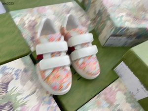 Klassiker baby sneakers små blommor mönster barnskor storlek 26-35 högkvalitativ märkesförpackning spänne band flickor skor designer pojkar skor 24 maj