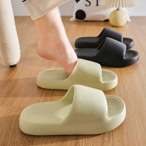 Terlik Moda yaz özlü çift kaymaz yumuşak slaytlar lithe rahat sandalet erkekler kadınlar rahat bayanlar ev ayakkabıları flip flops h240509