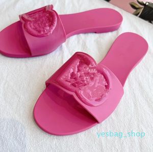 Läder mitt häl broderade sandaler kvinnor tofflor designer sandal lady bröllop fest glider