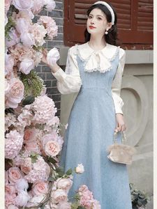 Arbetsklänningar Autumn Vintage French 2 Piece Set Women Blue Set Elegant Bow Lace Doll Neck Sweet Shirt Corduroy Backstrap Dress Casual