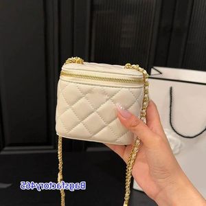 Kadınlar mini tasarımcı çanta makyaj çantası kare amblem lüks alt koltuklu çanta akşam debriyaj deri matelasse zinciri altın donanım crossbody sho ibdm